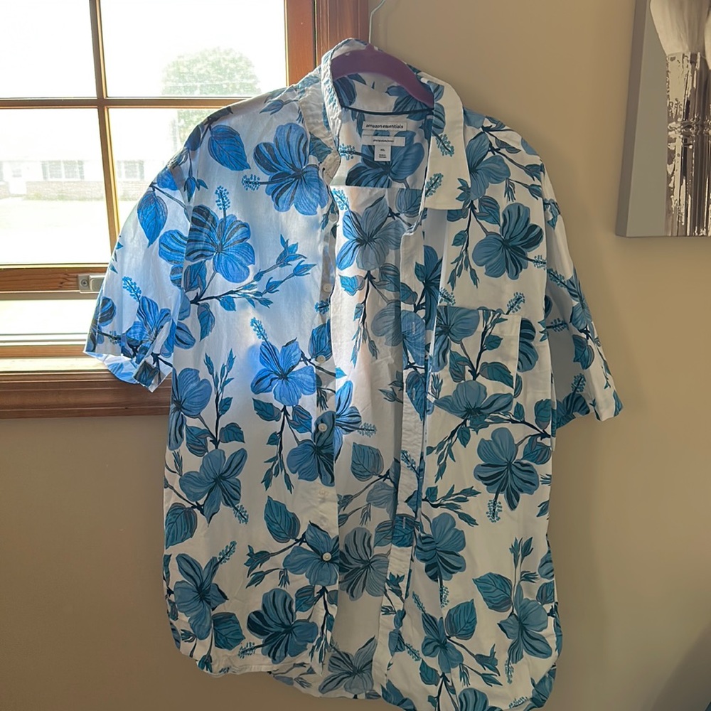 Men short sleeve, button down flower shirt